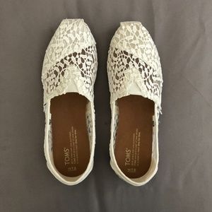 Toms White Lace Leaves Slip-On Flats - Size 7.5